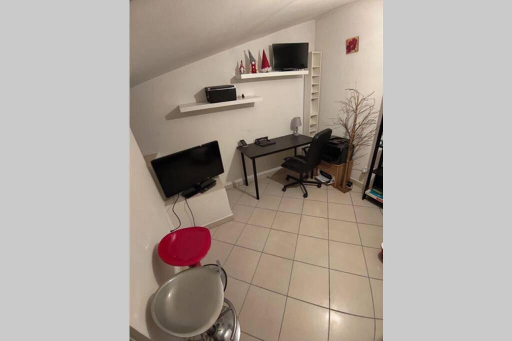 Large House 3 Floors 'n Sea Apartment Vitinia
