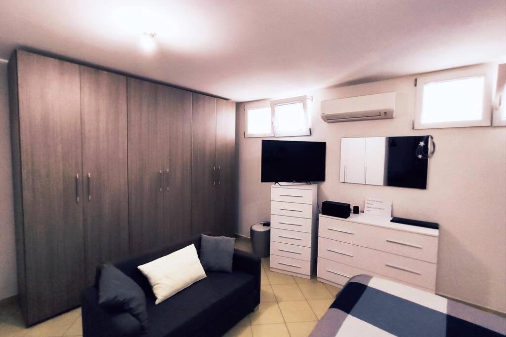 Large House 3 Floors 'n Sea Vitinia
